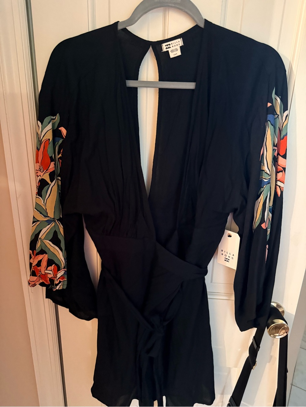 Billabong New NWT black floral bell sleeve wrap style dress, size large
